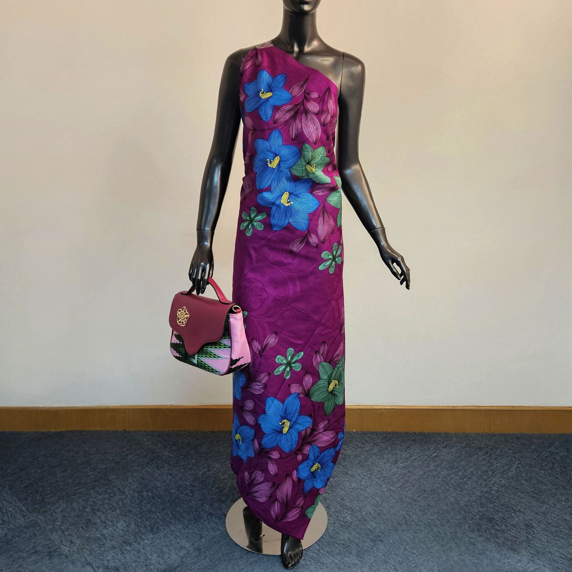 Floral Printed on Purple Blue  - огляд і ціна Sewing Batik