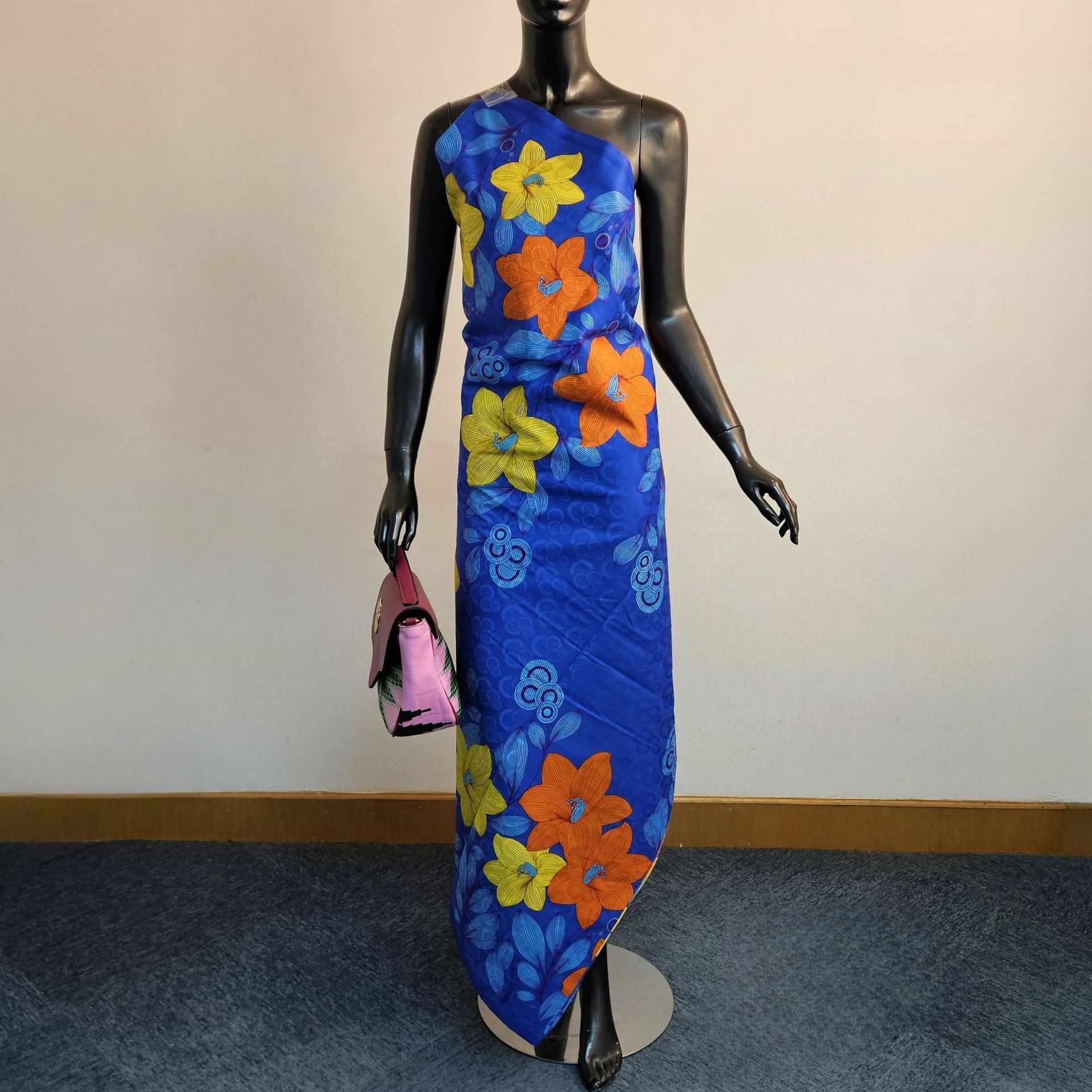 Floral Printed on Purple Blue  - огляд і ціна Sewing Batik